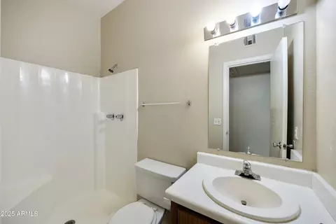 Bath - 2837 E Marconi Ave, Phoenix, AZ 85032 photo 3 of 3