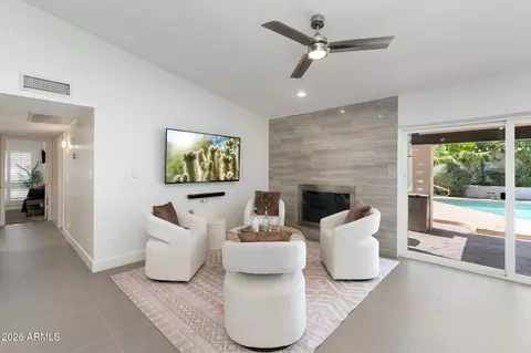 Living - 2347 E Mescal St, Phoenix, AZ 85028 photo 1 of 4