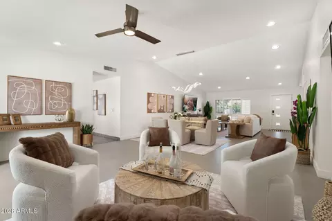 Living - 2347 E Mescal St, Phoenix, AZ 85028 photo 2 of 4