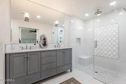 Bath - 735 E Northern Ave, Phoenix, AZ 85020 photo 1 of 2