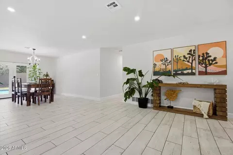 Dining - 735 E Northern Ave, Phoenix, AZ 85020 photo 2 of 2
