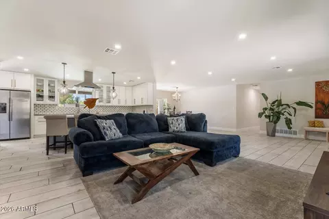 Living - 735 E Northern Ave, Phoenix, AZ 85020 photo 4 of 5