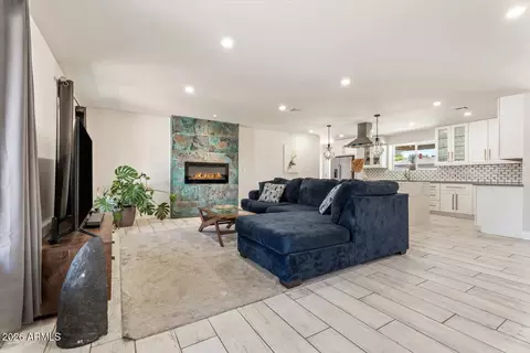 Living - 735 E Northern Ave, Phoenix, AZ 85020 photo 2 of 5