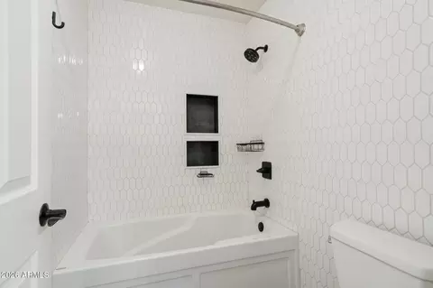 Bath - 846 E Constitution Dr, Gilbert, AZ 85296 photo 7 of 7