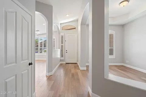 Entry Way - 846 E Constitution Dr, Gilbert, AZ 85296 photo 2 of 4