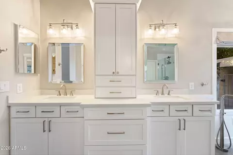 Bath - 846 E Constitution Dr, Gilbert, AZ 85296 photo 2 of 7