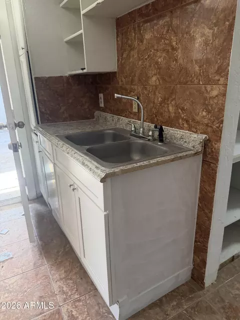 Kitchen - 1220 S 10th Ave, Phoenix, AZ 85007 photo 1 of 2