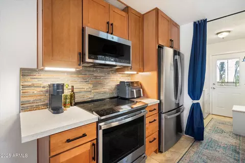 Kitchen - 1173 E Beryl Ave, Phoenix, AZ 85020 photo 3 of 4