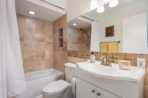 Bath - 1173 E Beryl Ave, Phoenix, AZ 85020 photo 2 of 2