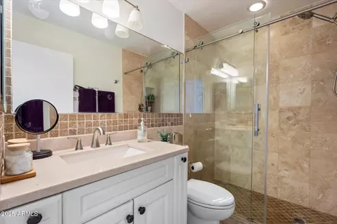 Bath - 1173 E Beryl Ave, Phoenix, AZ 85020 photo 1 of 2