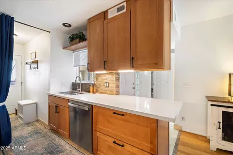 Kitchen - 1173 E Beryl Ave, Phoenix, AZ 85020 photo 2 of 4