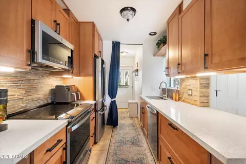 Kitchen - 1173 E Beryl Ave, Phoenix, AZ 85020 photo 1 of 4