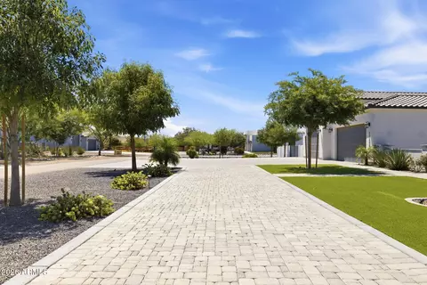 Exterior - 37233 N 11th Ave, Phoenix, AZ 85086 photo 4 of 24
