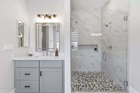 Bath - 37233 N 11th Ave, Phoenix, AZ 85086 photo 4 of 12