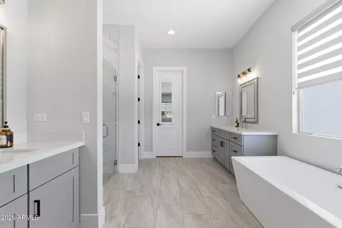 Bath - 37233 N 11th Ave, Phoenix, AZ 85086 photo 1 of 12