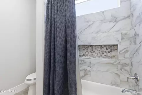 Bath - 37233 N 11th Ave, Phoenix, AZ 85086 photo 8 of 12