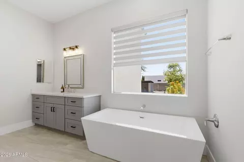 Bath - 37233 N 11th Ave, Phoenix, AZ 85086 photo 2 of 12