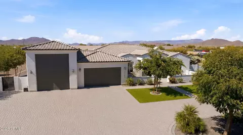 Exterior - 37233 N 11th Ave, Phoenix, AZ 85086 photo 3 of 24