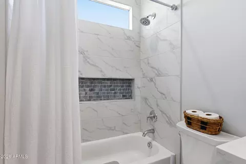 Bath - 37233 N 11th Ave, Phoenix, AZ 85086 photo 10 of 12