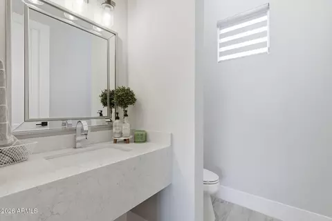 Bath - 37233 N 11th Ave, Phoenix, AZ 85086 photo 11 of 12