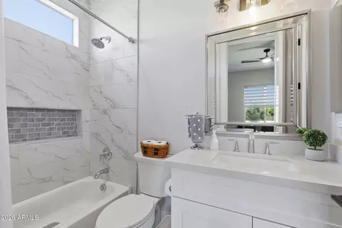 Bath - 37233 N 11th Ave, Phoenix, AZ 85086 photo 9 of 12