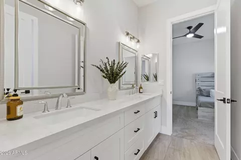 Bath - 37233 N 11th Ave, Phoenix, AZ 85086 photo 7 of 12
