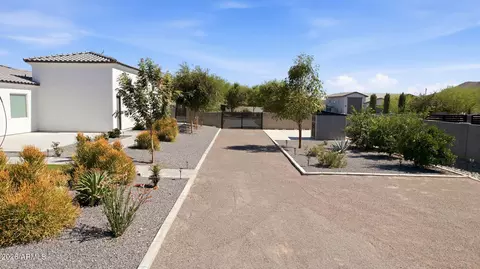 Exterior - 37233 N 11th Ave, Phoenix, AZ 85086 photo 20 of 24