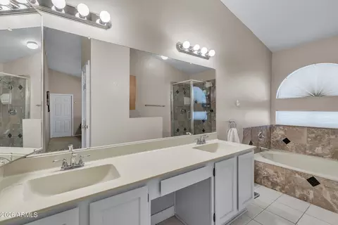 Bath - 9865 S 44th St, Phoenix, AZ 85044 photo 2 of 3