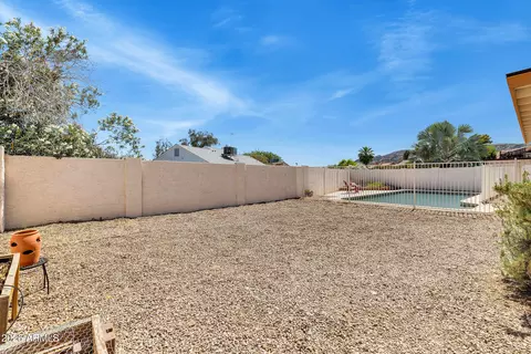 Exterior - 9865 S 44th St, Phoenix, AZ 85044 photo 7 of 8