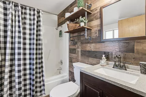 Bath - 3949 N Apache Trl, Pine, AZ 85544 photo 1 of 2