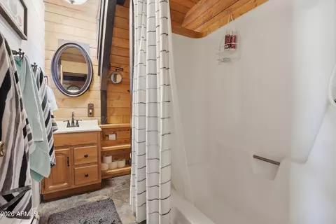 Bath - 3949 N Apache Trl, Pine, AZ 85544 photo 2 of 2