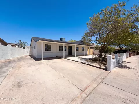 6060 W Hollyhock Dr, Phoenix, AZ 85033