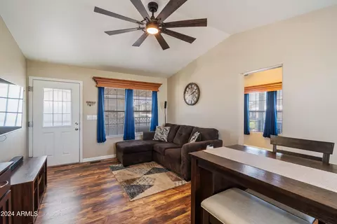 10960 N 67th Ave #122, Glendale, AZ 85304