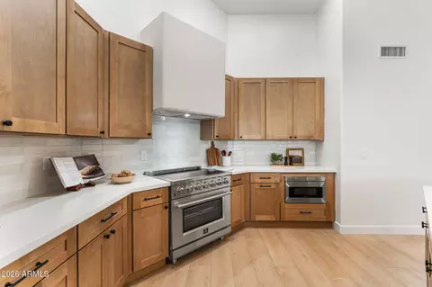 Kitchen - 10553 E Dolphin Ave, Mesa, AZ 85208 photo 5 of 6