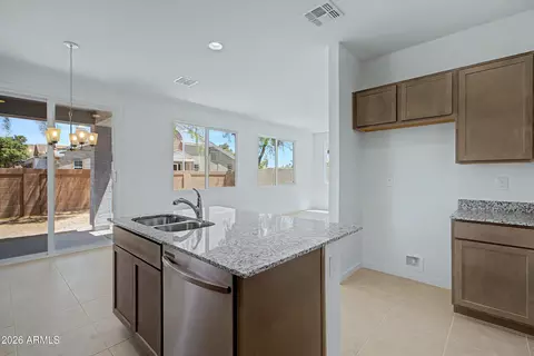 Kitchen - 10726 E Dragoon Cir, Mesa, AZ 85208 photo 4 of 5