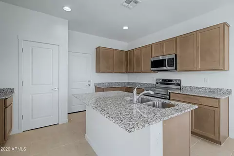 Kitchen - 10726 E Dragoon Cir, Mesa, AZ 85208 photo 2 of 5