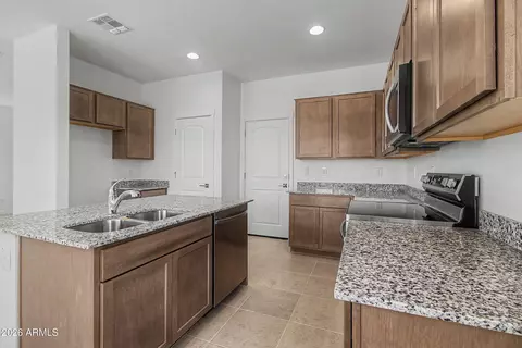 Kitchen - 10726 E Dragoon Cir, Mesa, AZ 85208 photo 3 of 5
