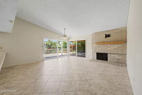 Living - 965 E Lamplighter Ln, Tempe, AZ 85283 photo 3 of 6