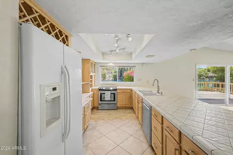 Kitchen - 965 E Lamplighter Ln, Tempe, AZ 85283 photo 1 of 3