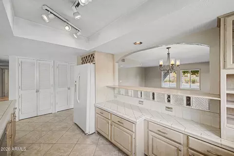 Kitchen - 965 E Lamplighter Ln, Tempe, AZ 85283 photo 3 of 3