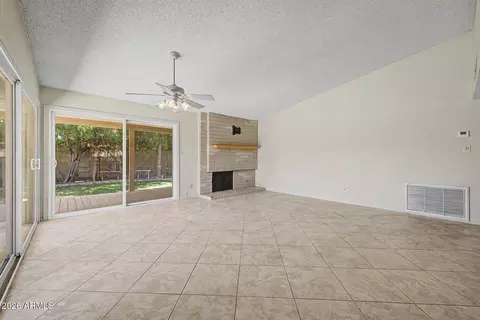 Living - 965 E Lamplighter Ln, Tempe, AZ 85283 photo 5 of 6