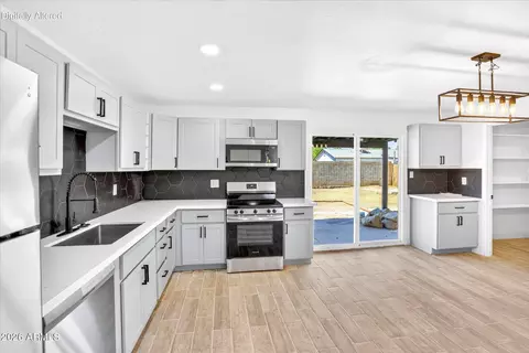 6624 W Columbus Ave, Phoenix, AZ 85033