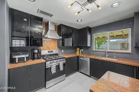 Kitchen - 1761 W 5th Pl, Mesa, AZ 85201 photo 5 of 5
