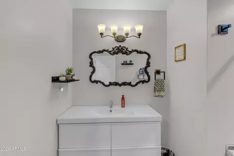 Bath - 704 N Gentry Cir, Mesa, AZ 85213 photo 2 of 6