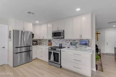 Kitchen - 704 N Gentry Cir, Mesa, AZ 85213 photo 6 of 8