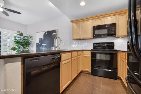 Kitchen - 3150 E Beardsley Rd #1010, Phoenix, AZ 85050 photo 1 of 1