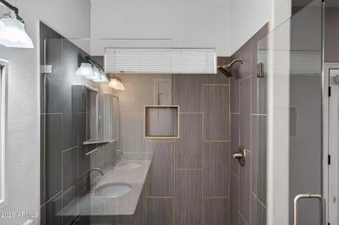 Bath - 3150 E Beardsley Rd #1010, Phoenix, AZ 85050 photo 3 of 4