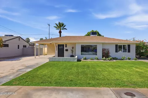 933 E Cavalier Dr, Phoenix, AZ 85014 photo 2