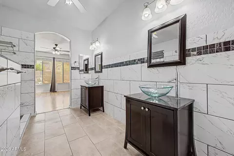 Bath - 4237 E Del Rio St, Gilbert, AZ 85295 photo 3 of 4
