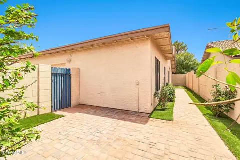 Exterior - 962 E Vaughn Ave, Gilbert, AZ 85234 photo 3 of 6